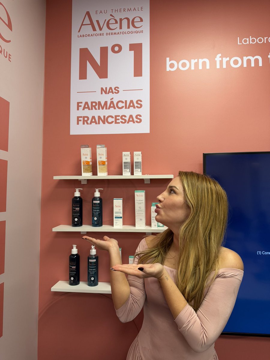 draameirelles's tweet photo. Estou ao vivo na rede vizinha! Live da Avène 🩷 Ja vou avisando que vai ter brinde, viu? 

https://t.co/KXO1K4V65U https://t.co/bY7gE5L236