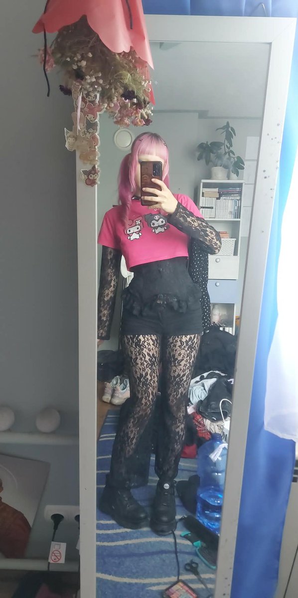 podfruwaja's tweet photo. Ostatnie outfityyy  :3333 https://t.co/hIUxWUhCwN