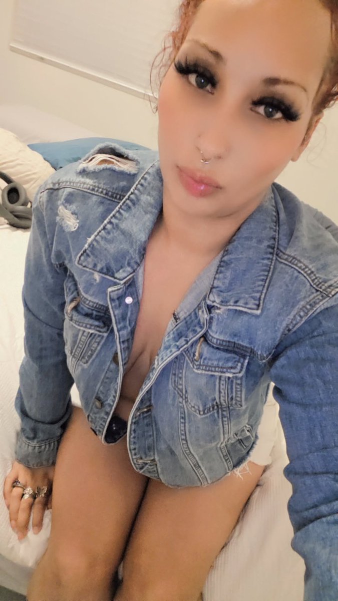 Prettydaisey4's tweet photo. Waiting bby😘💦😍🤭 https://t.co/m7CDafqBtp