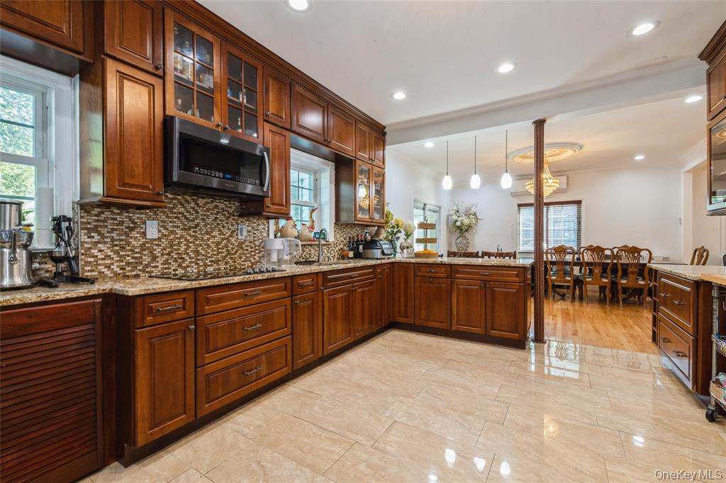 david_yudell's tweet photo. New listing in Jamaica Estates, NY! 80x114 lot, 7BR, 4BA, in-ground pool, finished attic &amp; 6-car garage. 82-27 Utopia Pkwy is not to be missed! Priced at $2,299,000. For details or private showing, call David Yudell @ 917-817-9701 #justlisted #newlisting #QueensNY #QueensHomes https://t.co/vzpyh8vBrY