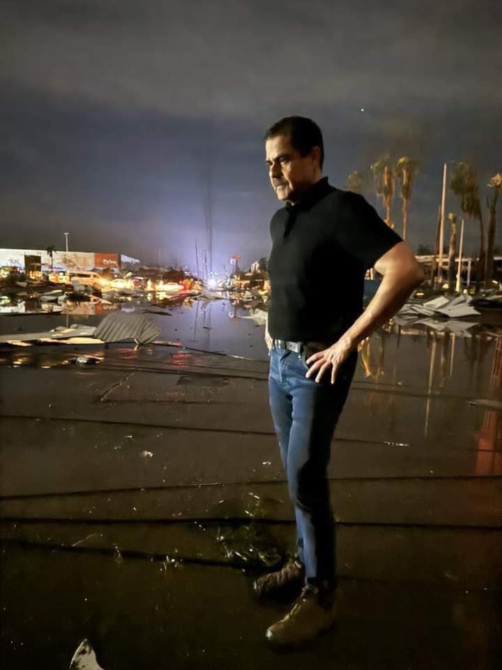 Chescan4's tweet photo. Estimados amigos ¿cuál de estas líosas creen que será el reemplazo de Pedro Sola? 
A) La Teniente Rada Perríz
B) Pablo “paradito sospechoso” Lemus
C) “Mi ciela” Alatorre
D) “Estúpida mi pelo” (que ni su nombre conozco). https://t.co/ESBFULHoP6