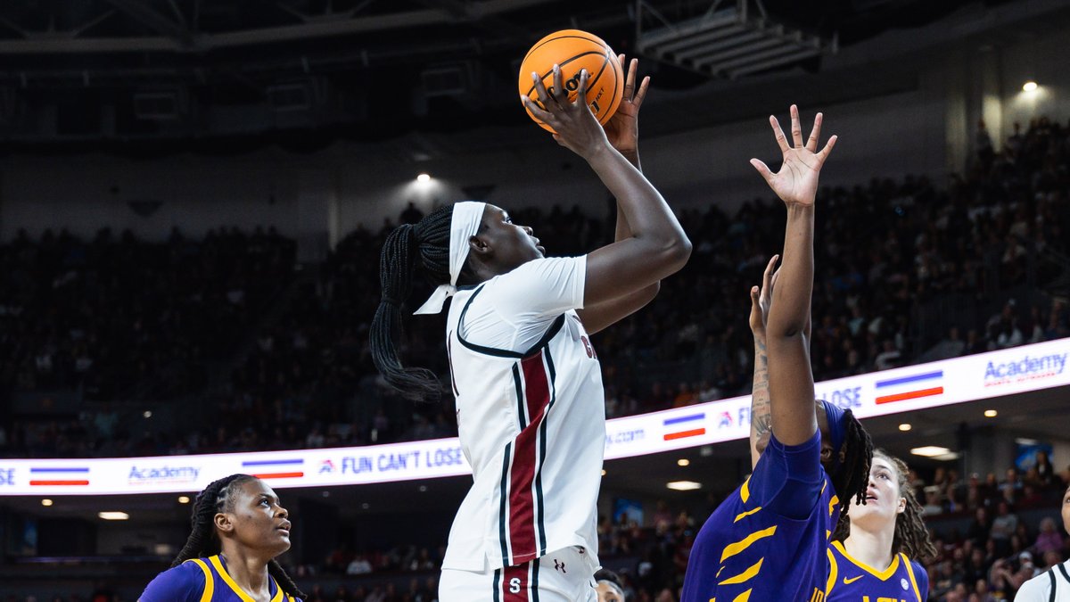 GamecockWBB's tweet photo. A big-time third-quarter rally is coming up on @SECNetwork – see you at 8 PM ET! https://t.co/zmftk6iC64