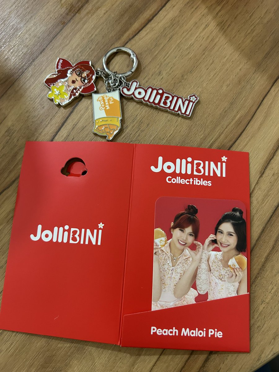 TEAMBLOOMPH's tweet photo. Jolliest morning, Blooms! Patingin ng mga pulls niyo? Drop them with the tags! 

JOLLIBINI BRINGS CHARM
#CharmedByJolliBINI 
#JolliBINI https://t.co/aloe93e5Hj