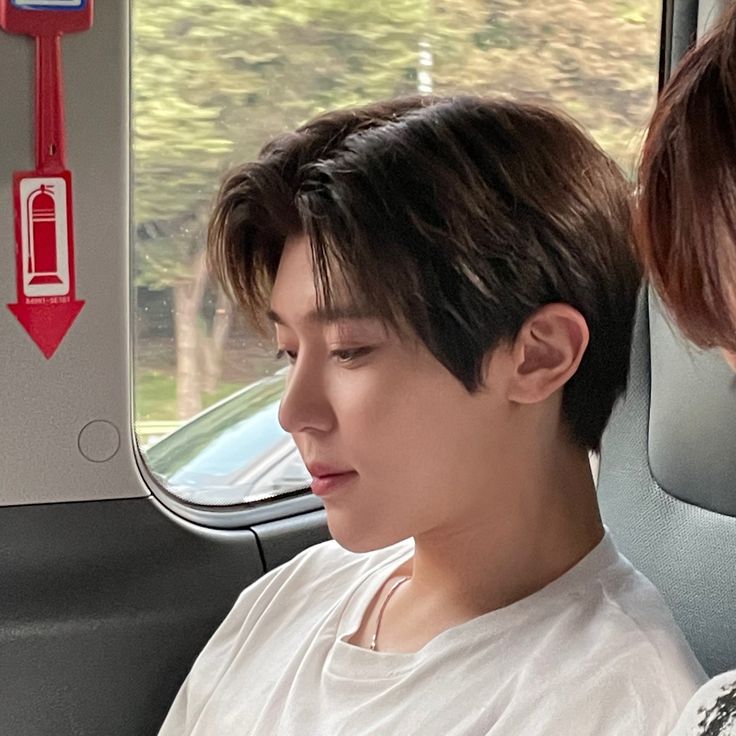 sionlovebot's tweet photo. woke up and started missing sion's mochi cheeks 😔💔 https://t.co/tJwkq2AJUs