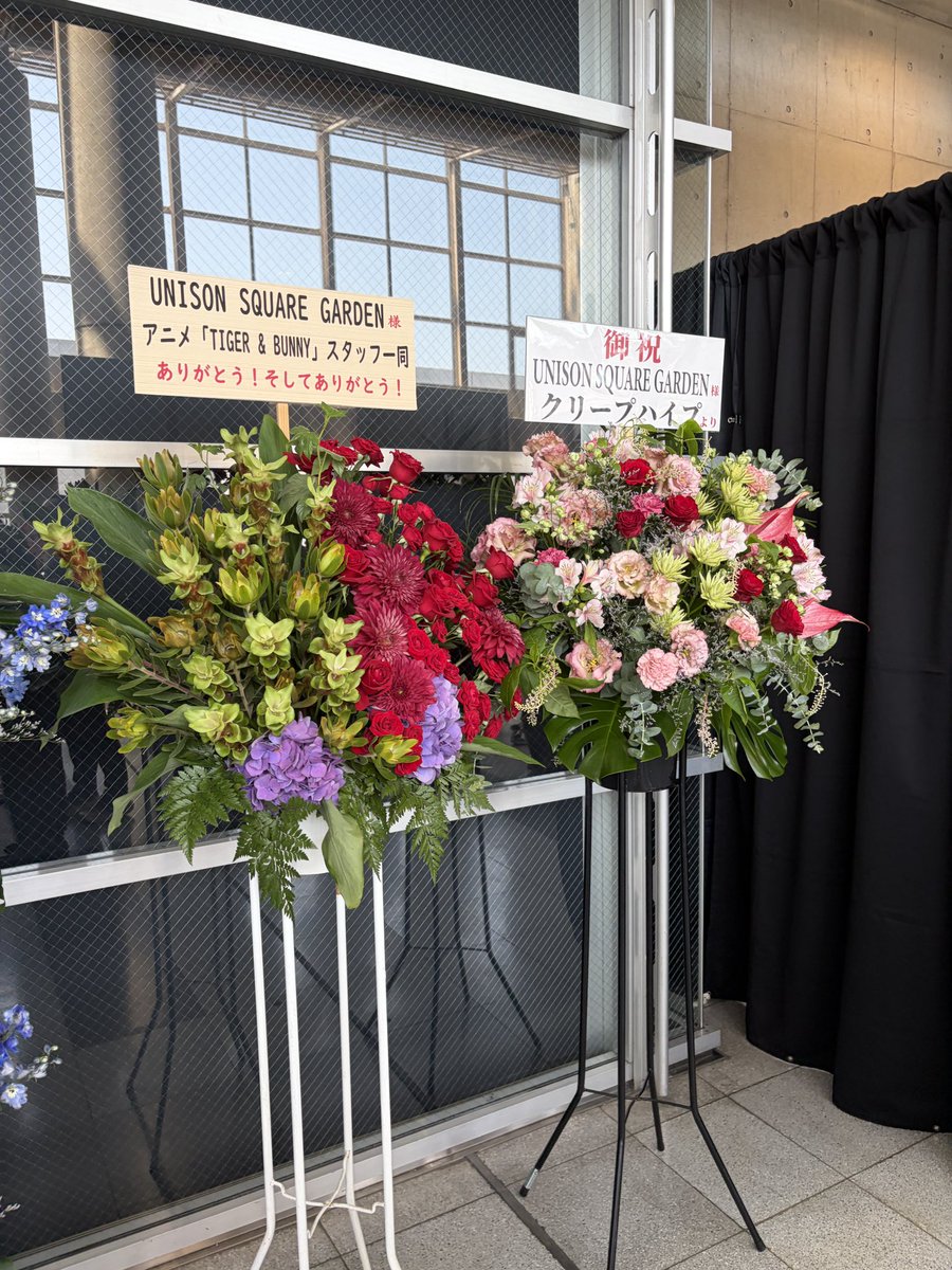 Uni042606130624's tweet photo. 色んな人達からフラスタ出ててアツい
タイバニ、ブルロ、うるわしが出してくれてるの嬉しいな https://t.co/vaMV9sx9MD