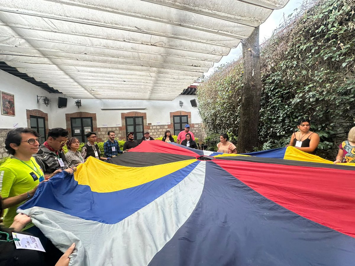 _Constituyentes's tweet photo. 1/5
✨ PRIMERA ASAMBLEA ESTATAL — CAPÍTULO CDMX DE #Constituyentes ✨

El domingo 12 de julio nos reunimos ~25 personas de distintas alcaldías para un momento histórico: la primera Asamblea Estatal del Capítulo CDMX 🏙️🧵👇 https://t.co/2M8Cat01eA