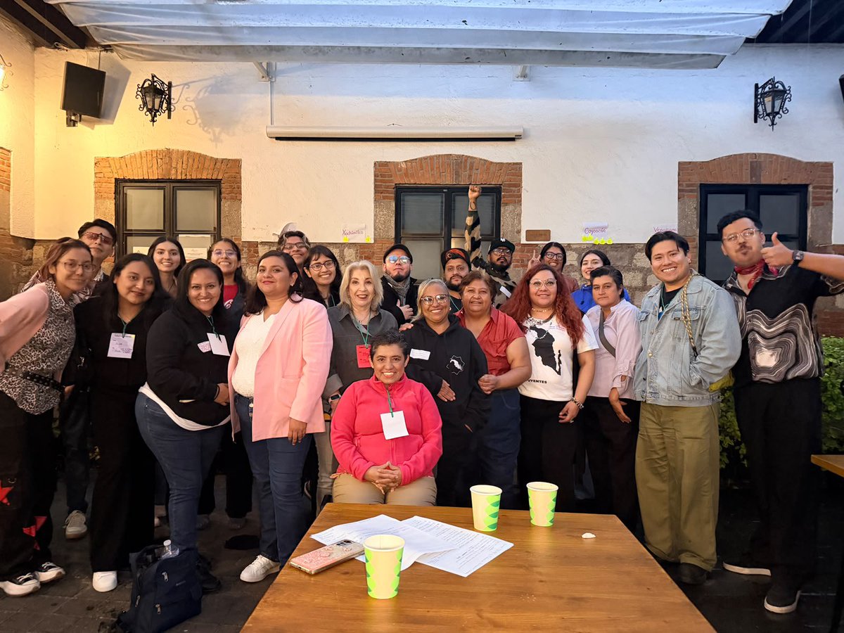 _Constituyentes's tweet photo. 1/5
✨ PRIMERA ASAMBLEA ESTATAL — CAPÍTULO CDMX DE #Constituyentes ✨

El domingo 12 de julio nos reunimos ~25 personas de distintas alcaldías para un momento histórico: la primera Asamblea Estatal del Capítulo CDMX 🏙️🧵👇 https://t.co/2M8Cat01eA