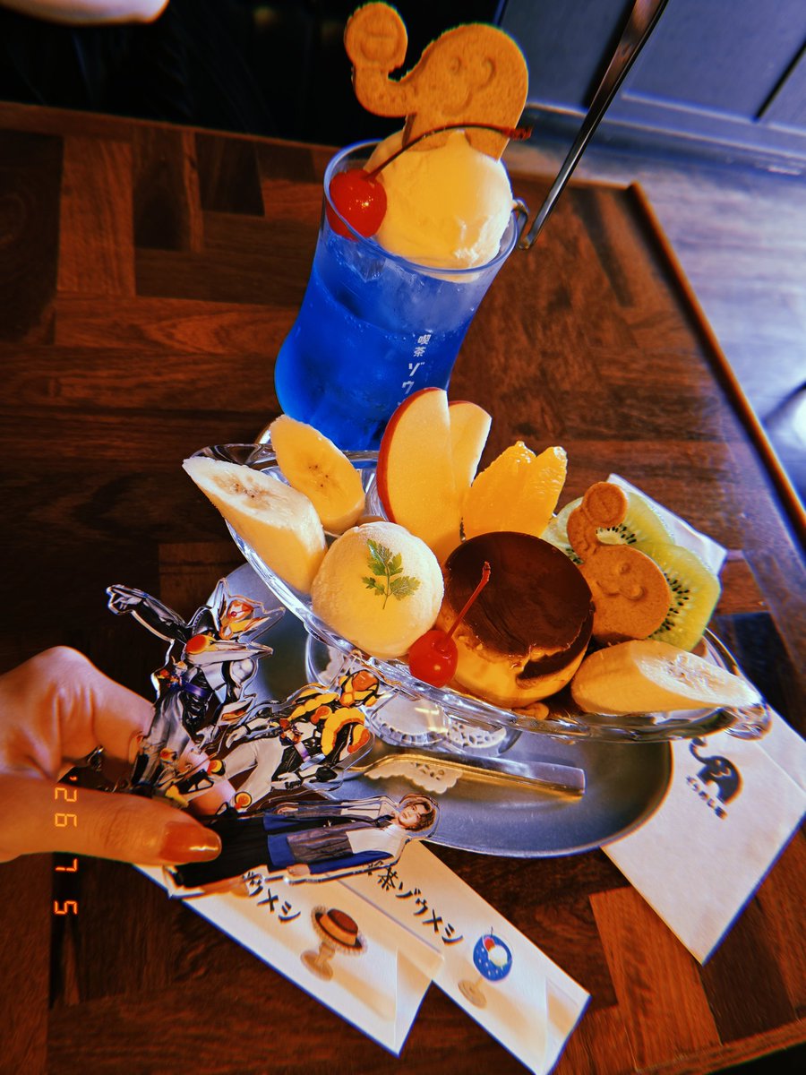 sesa_3's tweet photo. これは仮面ライダーヴラムアラモードモードにプリンアラモードを見せてあげてる写真とこの前食べた美しく並んでいる海老の写真🍮🦐 https://t.co/vJjtxas3dM
