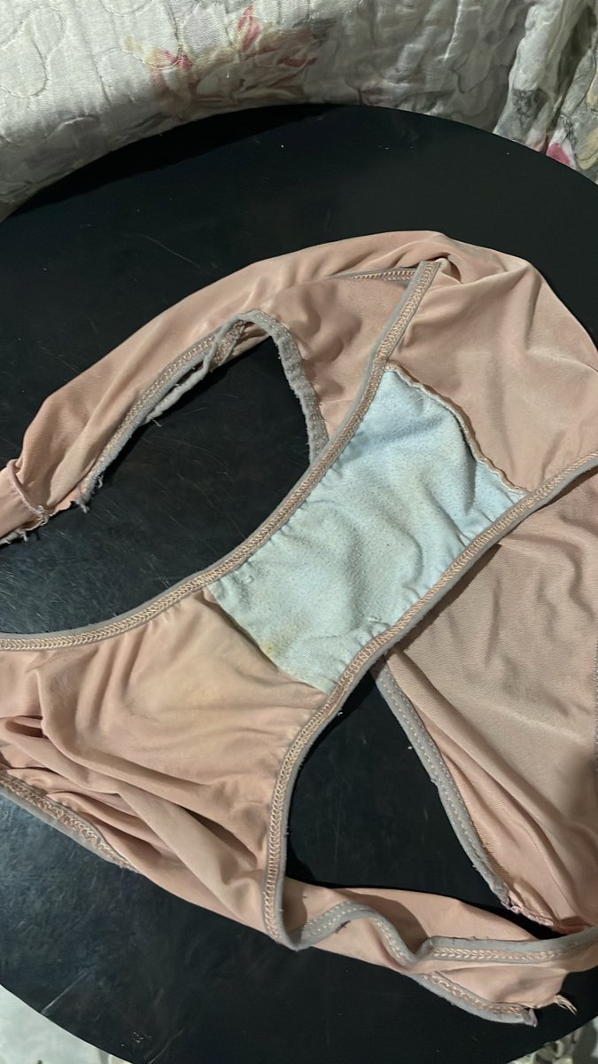 allfetiches's tweet photo. Calcinha da mãe do @gutondru . Quem aí daria um cheiro nela?? https://t.co/IfHdFJ0kwr