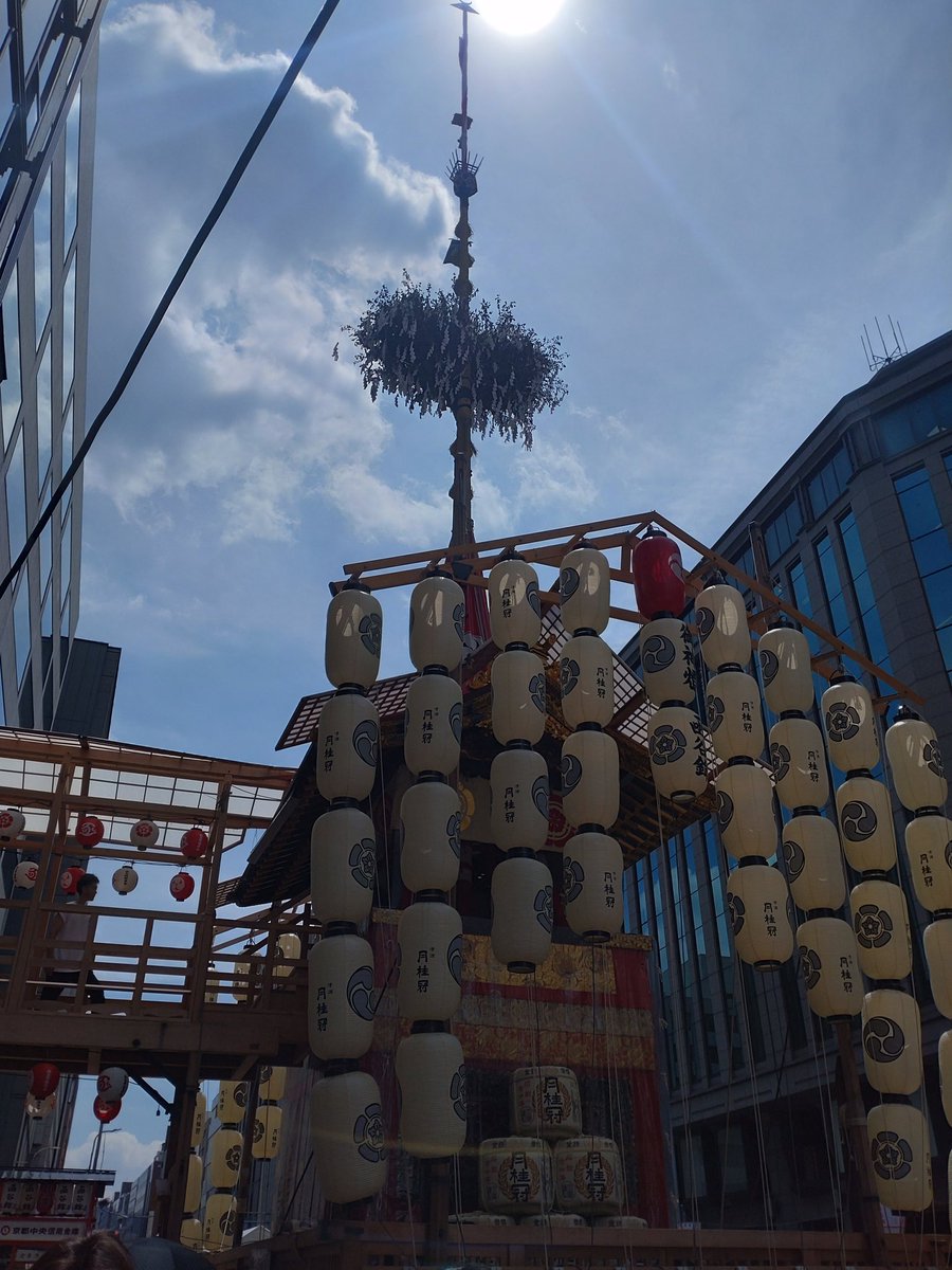boxboxboxd's tweet photo. 髪きりにいきたいのに祇園祭のひとごみが。そして暑い https://t.co/pwmGkwSxKR