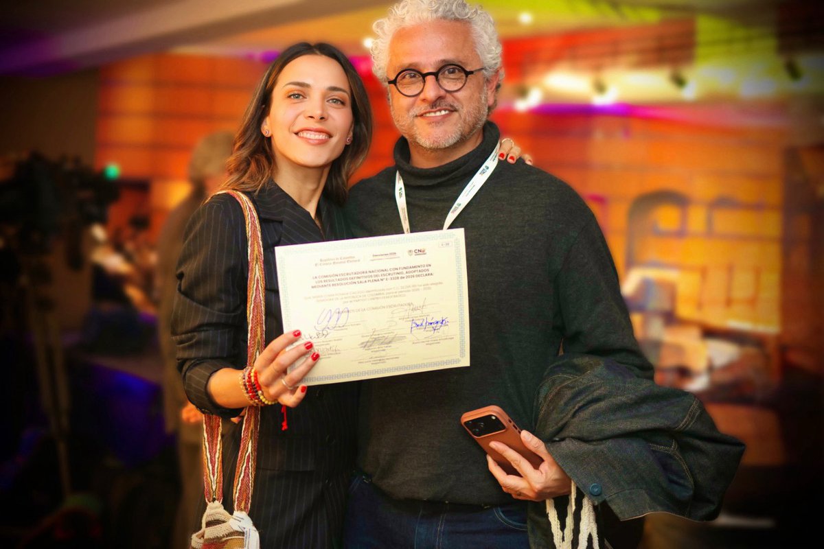 MaclaPosada's tweet photo. Hoy recibo con profundo honor y compromiso las credenciales como Senadora de la República.

Trabajaré por la seguridad, la inversión, el fortalecimiento de las instituciones para la libertad económica del país. Gracias a mi partido, @CeDemocratico a los millones de colombianos que nos apoyaron en las urnas; y al presidente @AlvaroUribeVel por la confianza. Estaremos a la altura de lo que esperan los colombianos de nosotros.