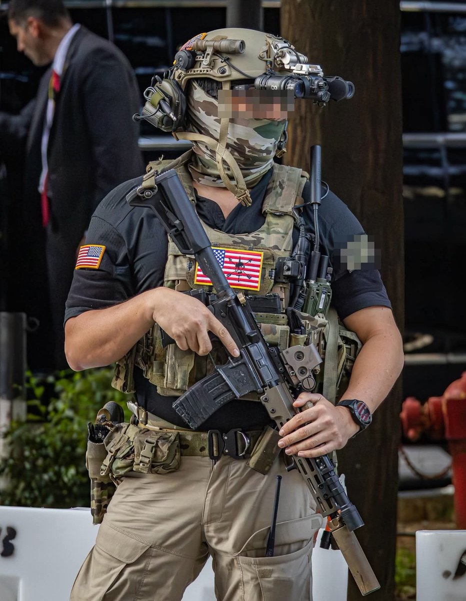 specialopsmag's tweet photo. US Army Green Berets with 1st Special Forces Group (1st SFG Airborne) providing security for President Trump during his visit to the ASEAN Summit in Malaysia. https://t.co/evZHj5QSAt