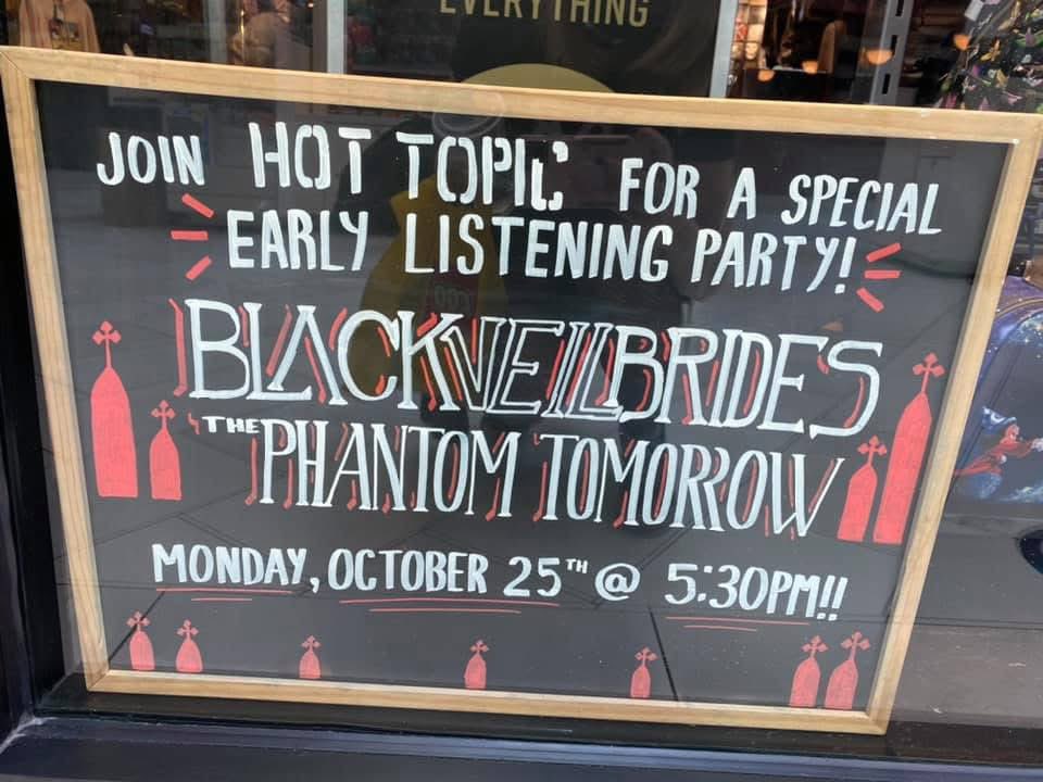 sassidydowns's tweet photo. Back in 2021 i attended the Black Veil Brides listening party at Hot Topic in Mall of America for The Phantom Tomorrow album release. It was so surreal and so fun. Truly grateful for this experience. https://t.co/BNDofYi3hk
