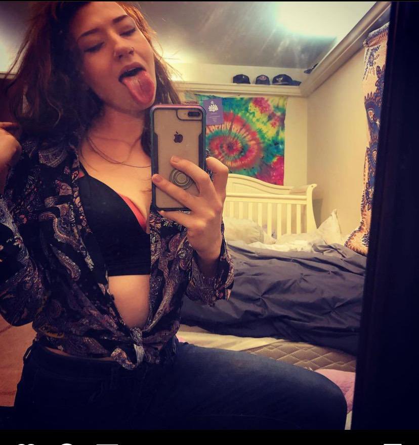 tracynelson00's tweet photo. Let me get your d**k suck after a full body massage 

Just book a session with me today and get it for free https://t.co/iXM1IosNXc