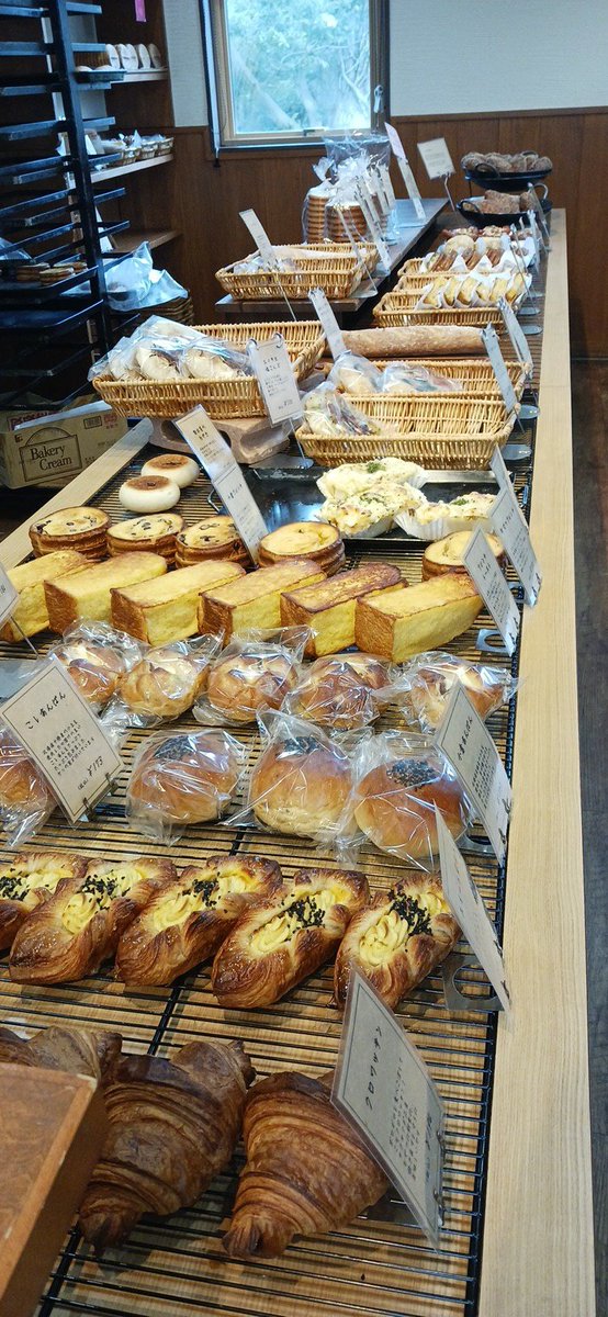 BakeryTora's tweet photo. こんにちは🐅🍞
只今の店内です
本日寅の日スタンプ2倍です🐅🍞 https://t.co/1VqB1tCqD0