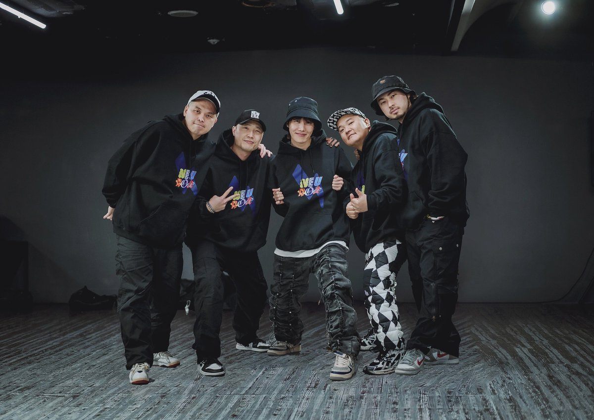 hoseokiepedia's tweet photo. Since it appears the "underground rappers" are getting green-eyed over j-hope's success again, I guess it's time to remind them why 20 years of grinding and playing by the "underground rules" got them nowhere, while Jeong Hoseok—a street dancer from Gwangju—ended up earning the most Billboard Hot 100 entries among Korean solo artists (rapper or otherwise), headlining major festivals, selling out his own world tour, and collaborating with rap legend J. Cole, as well as respected artists from their own scene, including yoonmirae and Gaeko.
"He writes clear and refreshing lyrics that are rarely seen in the Korean hiphop scene. Because he had no prior activity in the hiphop scene before his debut, he owes nothing to it and therefore has no need for its recognition. He gives a fresh impression by using fewer expressions that have become conventions in the hip-hop world." (Source: https://t.co/Ii62PdBTLL)
Unlike many rappers from Korea's underground scene, j-hope is not constrained by the unwritten rules and expectations that so-called free-thinking rappers often impose on themselves. He doesn't let ideas about authenticity or "roots" define the boundaries of his artistry or determine how he measures success. Instead, he follows his own creative instincts and makes the art he wants to make.
As a result, j-hope is no longer simply a dancer, nor is he just a rapper. He is both—exceptionally so—and much more: an artist whose work transcends the labels others try to impose on him.
Maybe that's why certain individuals in Korea's underground rap scene seem so bitter. It's sad enough to be a "has-been," but I guess it's even more depressing to be a "never-been"—especially when the person you once dismissed became everything you never did. That has to hurt to the bone.