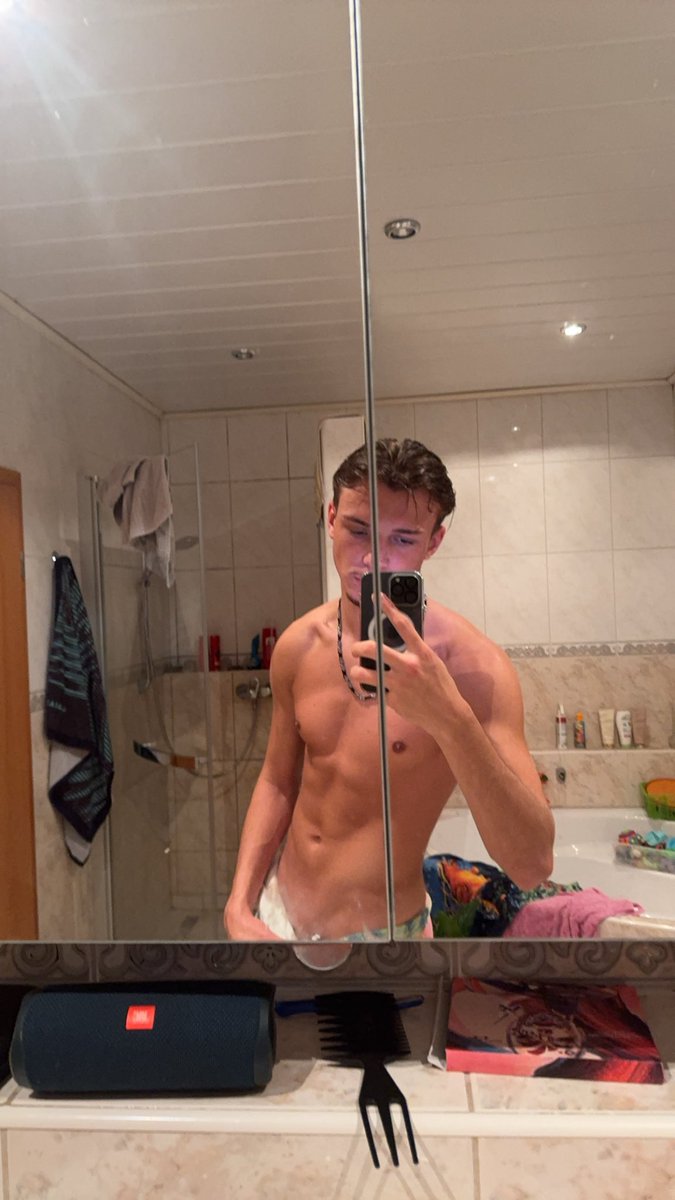 Folinik18935's tweet photo. Im so horny rn dm me 😜 https://t.co/Nvza7DTsgL