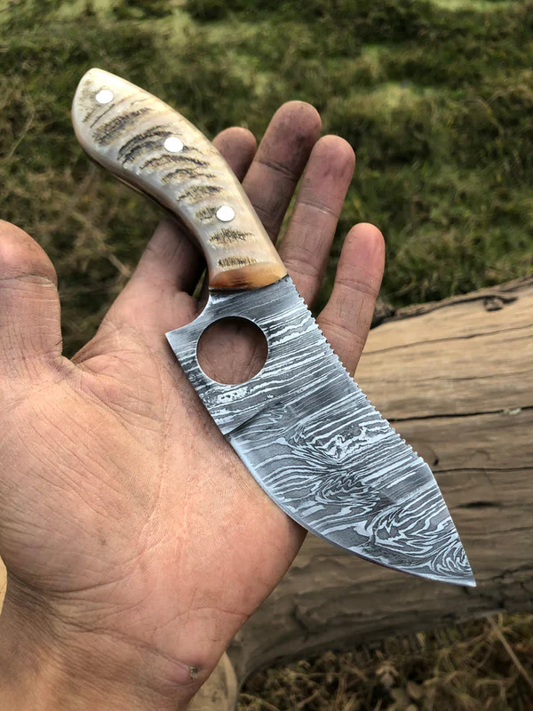 Arhamcutlery's tweet photo. Custom handmade Damascus steel hunting Ram Horn Knife 

Shop Now !!!
https://t.co/Ci2srA5uMa 

#handmade #handmadeknife #hunting #huntingknife #arhamcutlery #giftforhim #giftidea #outdoor #outdoorknife #forgedknife #knife #knives https://t.co/4b95aq7ES2