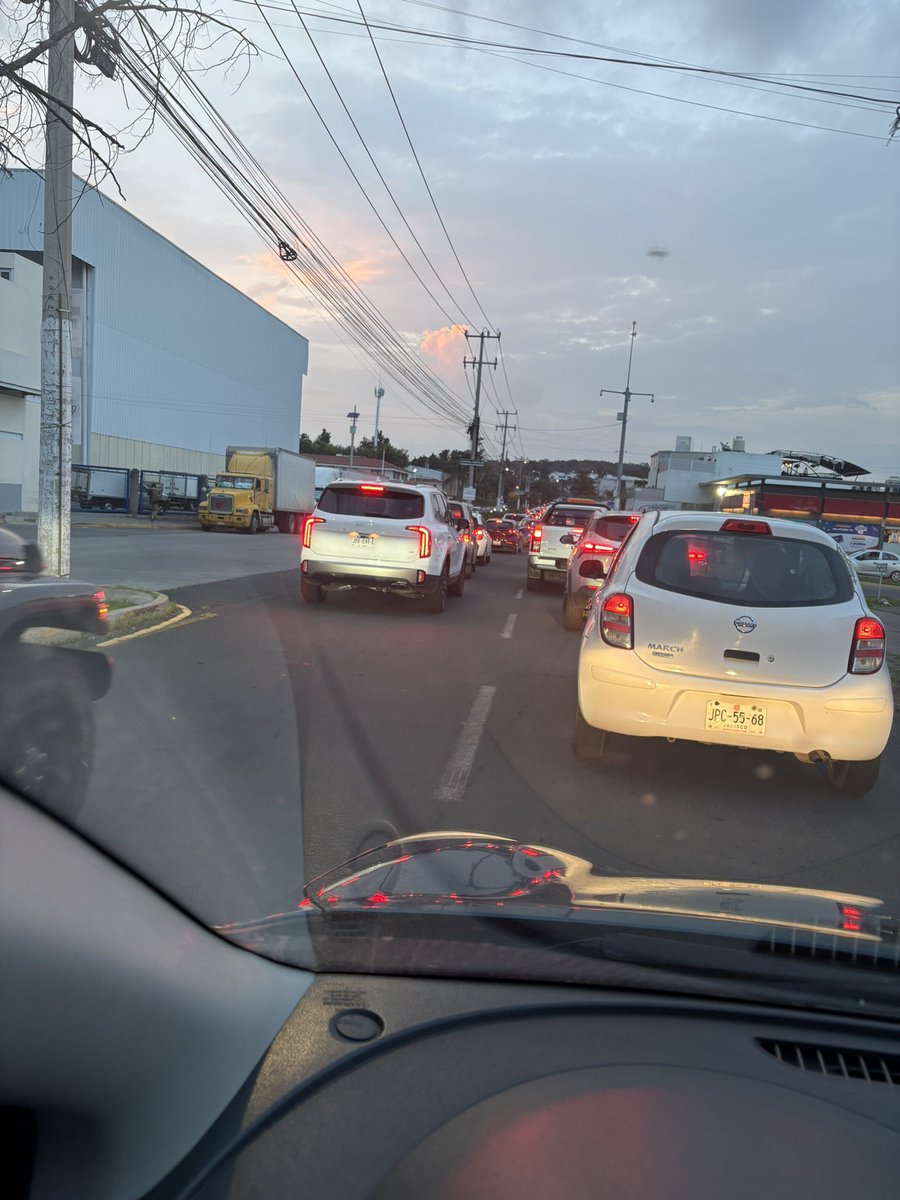 Persefonet's tweet photo. @Trafico_ZMG tráfico intenso en Prol. Ángel Leaño (no importa cuando lo leas) https://t.co/7dNpqoI7Y3