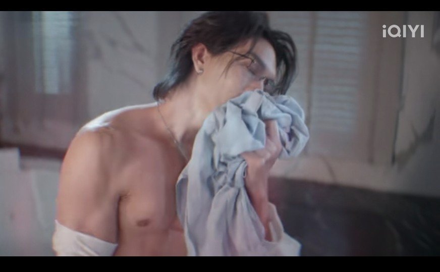 p_cilse's tweet photo. La vida que tiene esa camisa 
Yo la quiero sinceramente ahra estoy peor 🫠 primero era envidia a un bendito vaso de ☕ ahora a una camisa 
Que cosas no?  
CLOSER TO KNOT EP3

#KNOTseriesEP3 https://t.co/8lwjkPSXkq