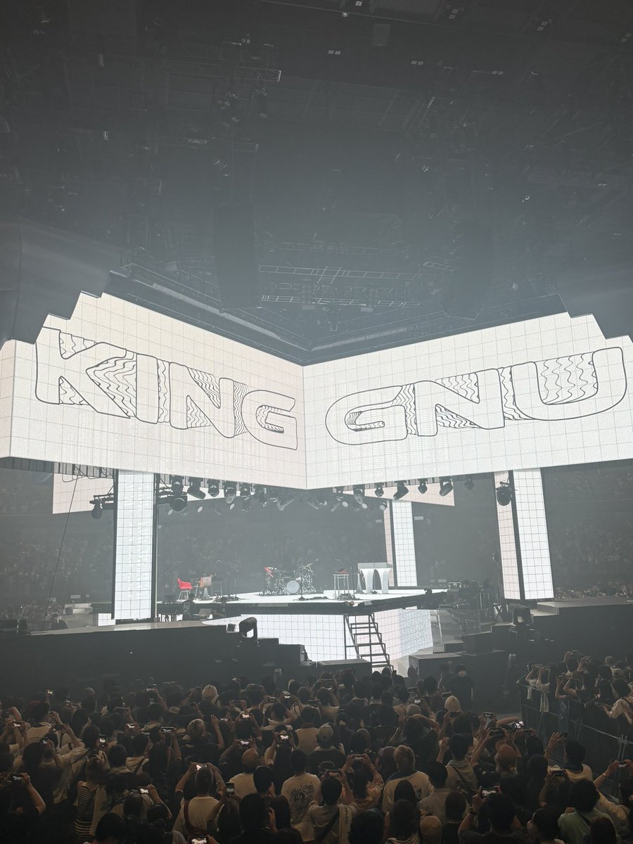 hiro_KingGnu's tweet photo. デカ文字の民
#KingGnuCENTRALTour2026 https://t.co/2DjSYCkiTC