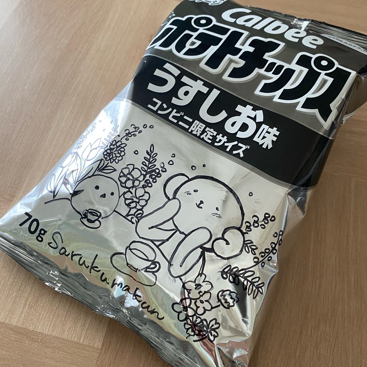 sarukumakun's tweet photo. いま流行りのアレやってみたよー😄

 #白黒ポテチ  #お絵描き  #さるくまくん https://t.co/gHV7eECVyZ