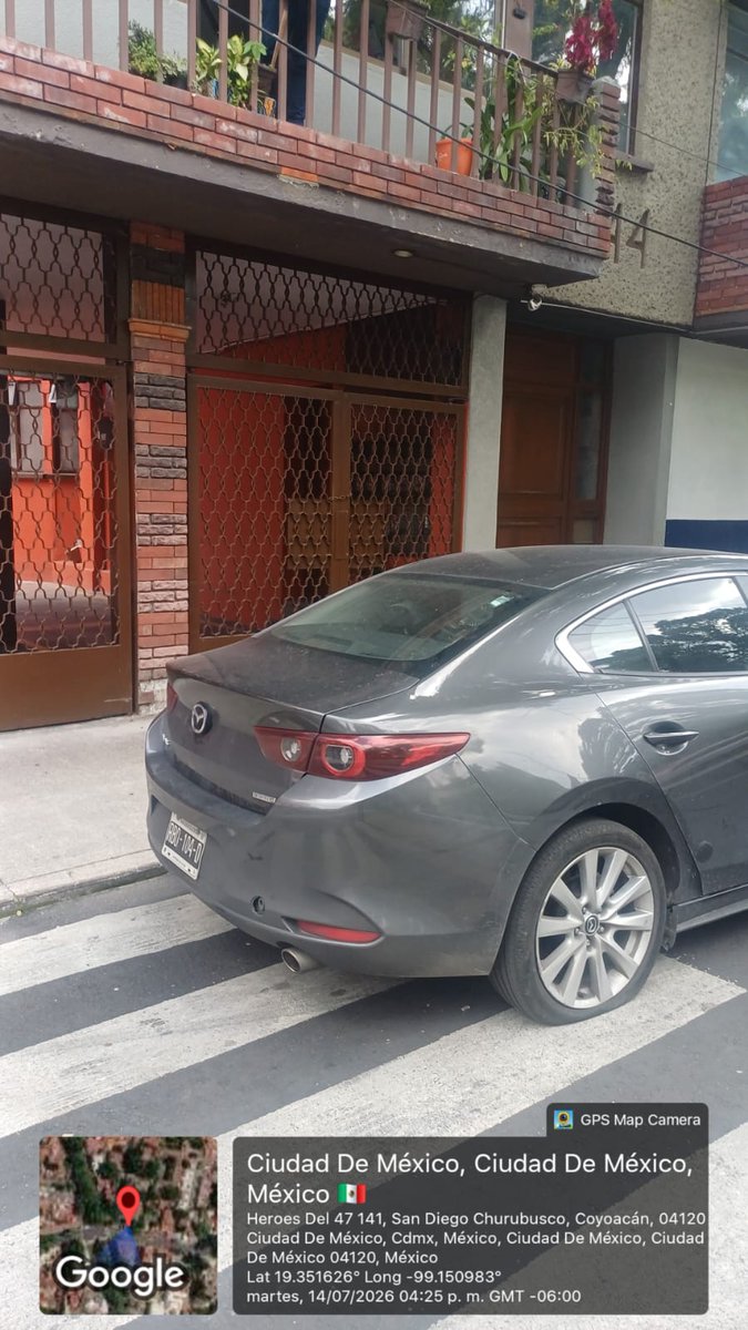 UCS_GCDMX's tweet photo. @iokoz @Alcaldia_Coy @SSPCMexico Acude al lugar Policía de #TránsitoGCDMX  realiza la sanción correspondiente conforme al reglamento, así mismo se implementa dispositivo de movilidad y presencia para el libre tránsito peatonal. https://t.co/TNLjUyz08Y