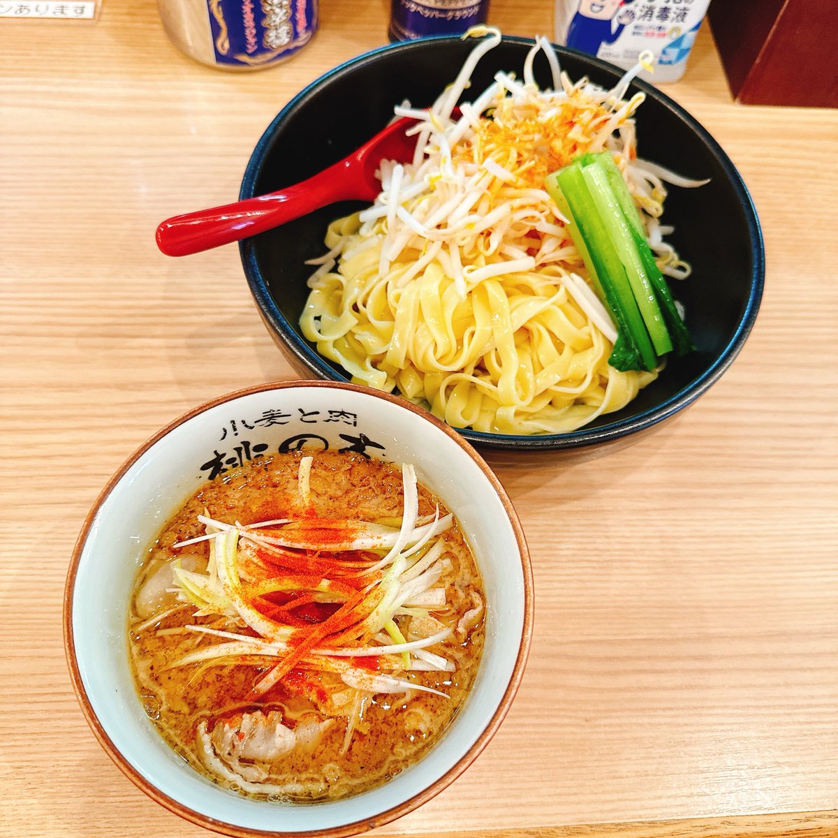 Gamushara_04's tweet photo. 店内 涼しくして お待ちしております😆‼️‼️‼️
今日も最高の1杯を👍✨️
#我武者羅  #つけ麺  #新宿御苑  #menu  #テイクアウト https://t.co/gjq8aKRg5F