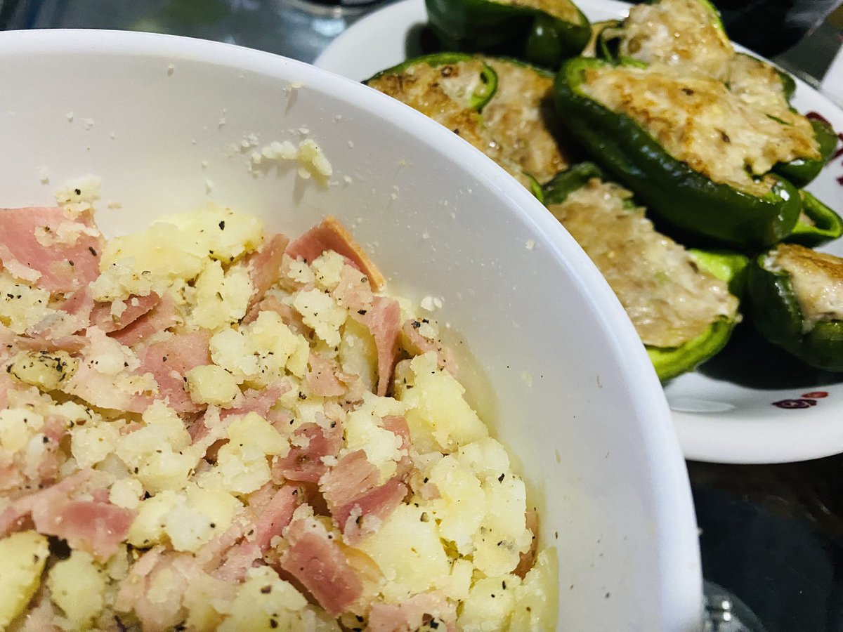 hazamanonaka's tweet photo. かしおﾌｧｰﾑからのお野菜美味しすぎて通販やって欲しい🫑🍆🥔
料理のやる気でてきた💪感謝💪 https://t.co/RvTku4UBYF
