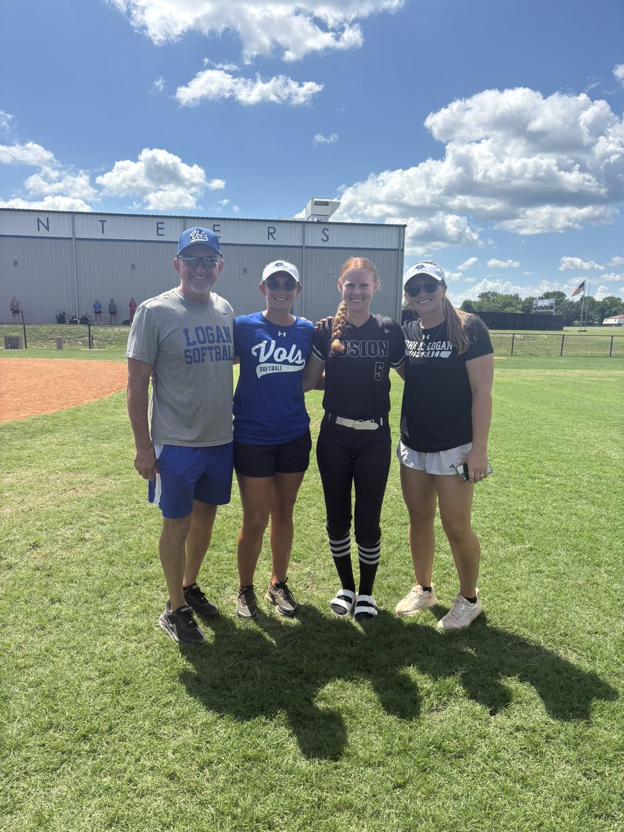 kiley2029's tweet photo. I had an amazing camp today at  @jalc_softball. Thankful for the opportunity to learn some hitting and defensive fundamentals from @coach_orsburn and @volscoachrusty. Look forward to getting back on campus in the near future.

@FusionGibson girls showed out! https://t.co/OTjb4yzetB
