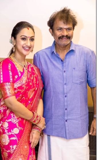 kayaldevaraj's tweet photo. July 15th

Commercial Director #Hari - Actress #Pritha 's 24th Wedding Anniversary 

Congratulations 🎉 

#Vijayakumar #Manjula https://t.co/hJJb6UhEX1