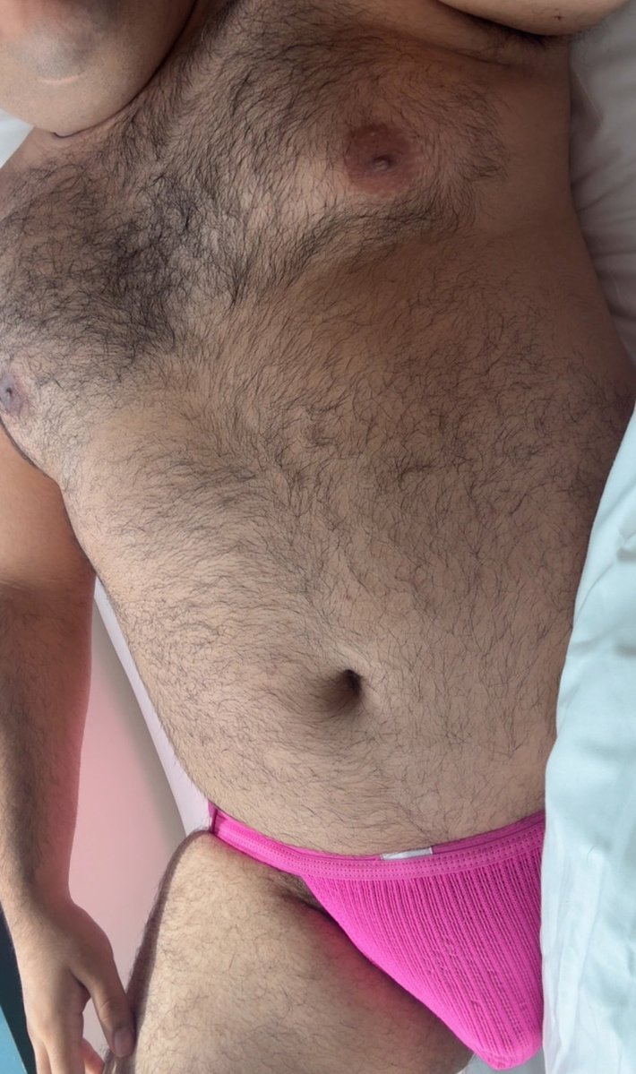 topromanx's tweet photo. happy tummy tuesday 😌 https://t.co/j9BnJ6dZAK