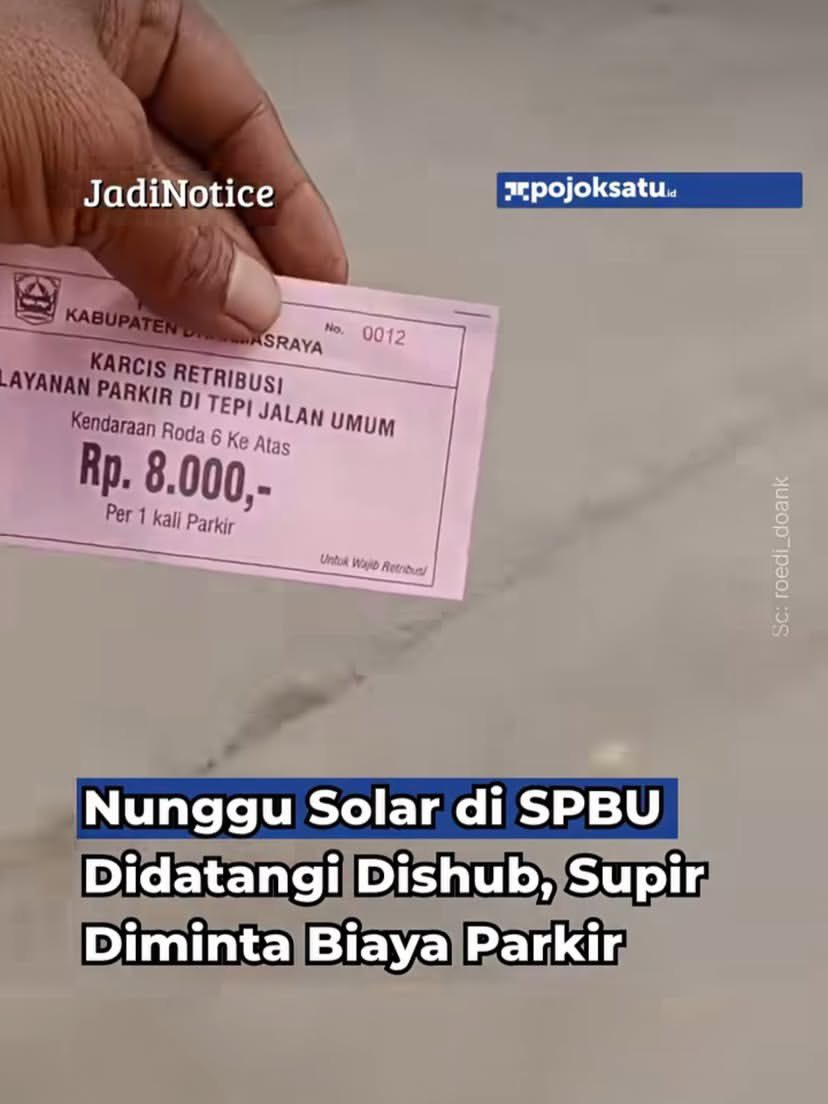 LambeSahamjja's tweet photo. kejadian gila di sumatera 
BBM lagi langkaaa
antrian mengular panjang
parahnya ada bayar parkir untuk yang lagi antri dari dishub https://t.co/TsSIKIMUpk