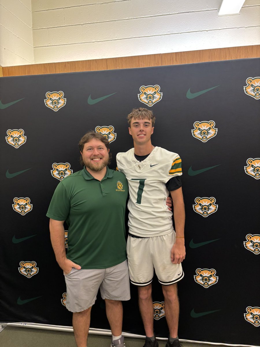 eddy_quinn5's tweet photo. Great visit to @SVC_FTBL today. Thankful for the opportunity and hospitality from all the coaches. Excited to keep building relationships. @Coach_ZShaw @CoachCGoff @CoachPeluso_ @Coach_EA25 @knightsfootball https://t.co/6KxKCFF71J