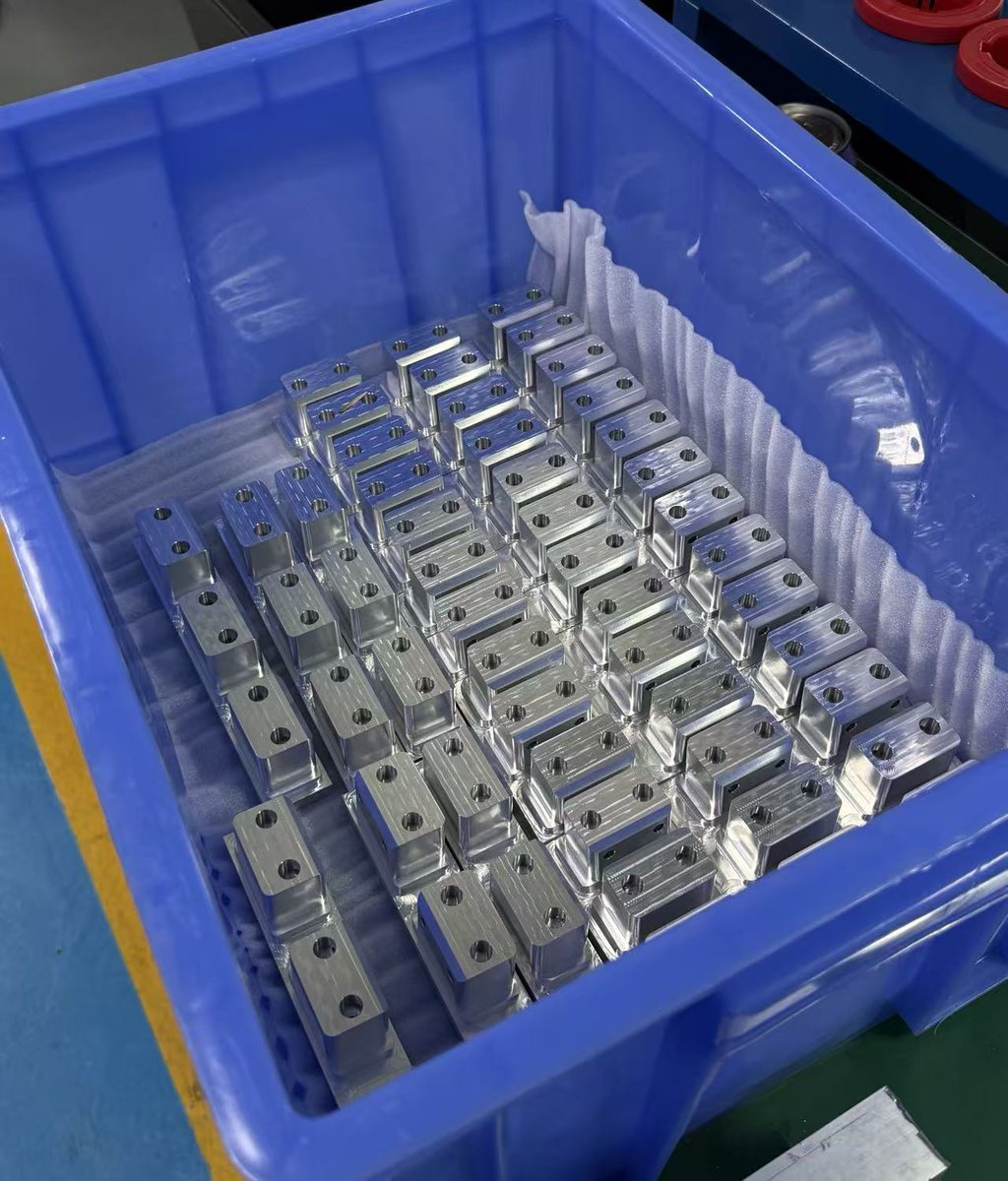 HailinXion27236's tweet photo. Precision CNC batch manufacturing in progress.
Multi-station Taitan drill-tap center for custom aluminum structural components, high-precision turning for stainless steel pins.
Full dimensional tolerance inspection + protective .#CNCMachining #PrecisionMachining #CNCPrototype https://t.co/RXorUgswEL