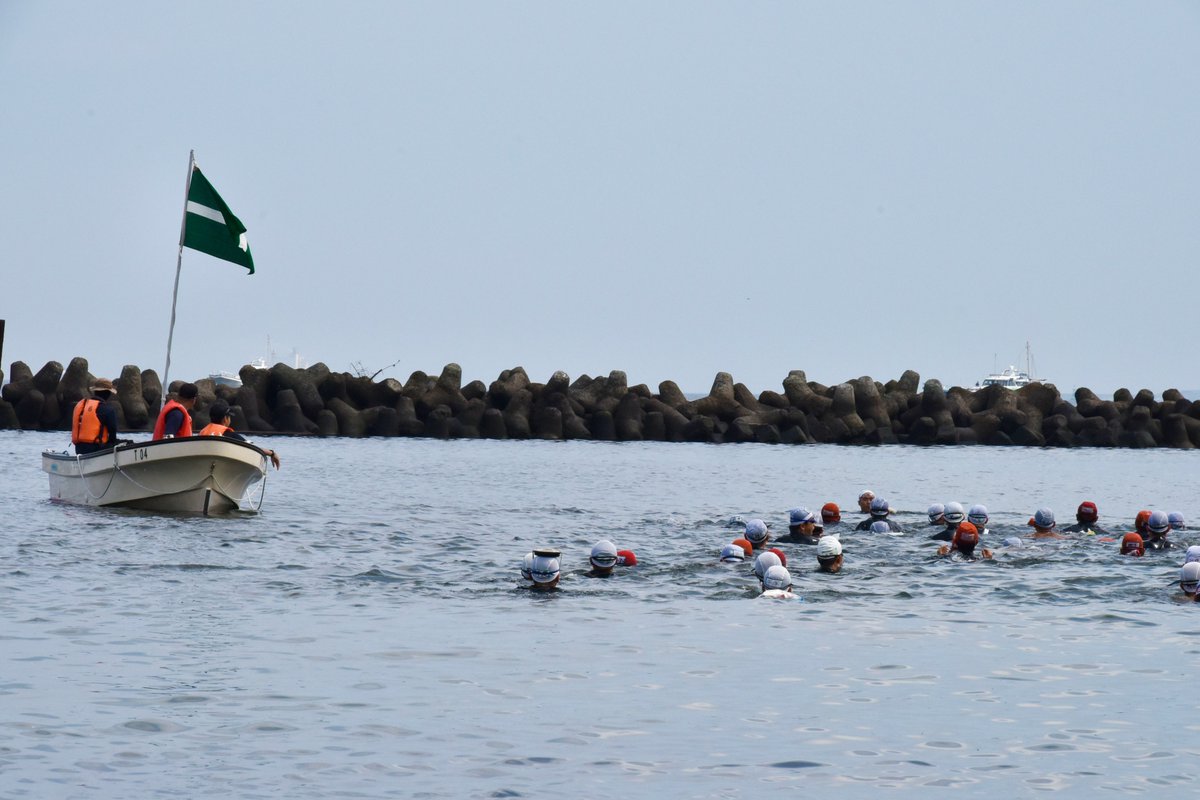 mod_nda's tweet photo. 本日、夏季定期訓練中の1学年約530名が8km遠泳に挑戦しています。
応援よろしくお願いします!!📢 https://t.co/HMZXooRiZf