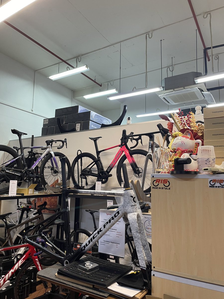Luckydociam's tweet photo. Visited singapore met some new friends and brought to this one bike workshop.

https://t.co/gdbB1ezo9M https://t.co/h5No7vjGYd