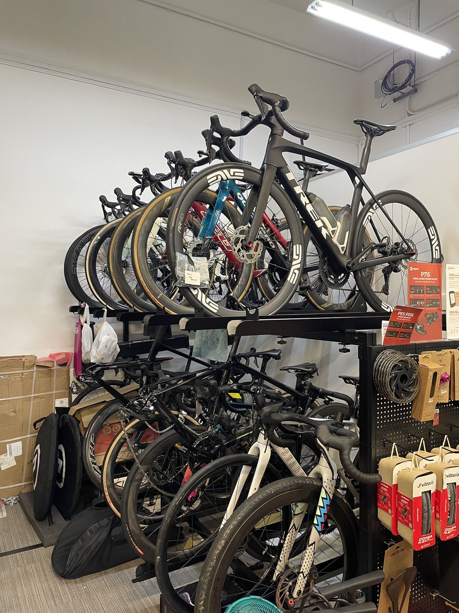 Luckydociam's tweet photo. Visited singapore met some new friends and brought to this one bike workshop.

https://t.co/gdbB1ezo9M https://t.co/h5No7vjGYd