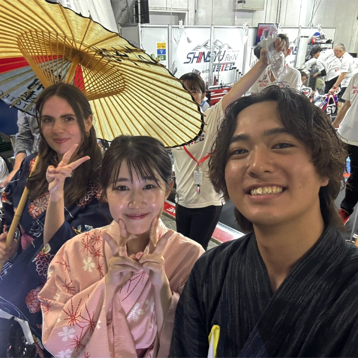 nobutam_project's tweet photo. 【スポーツメンタルトレーナー】

桔梗選手のステッカー入手

バイクチームの…
俺に継ぐ「イケメン担当」兼、4輪のレーシングドライバーでもある平野君

度々…4輪のお手伝い要請を頂きましたが、バイクの全日本戦や怪我でなどで、帯同できず。

来年は、なんとか復活して帯同したいと考えています。 https://t.co/o8bSPcOvWA