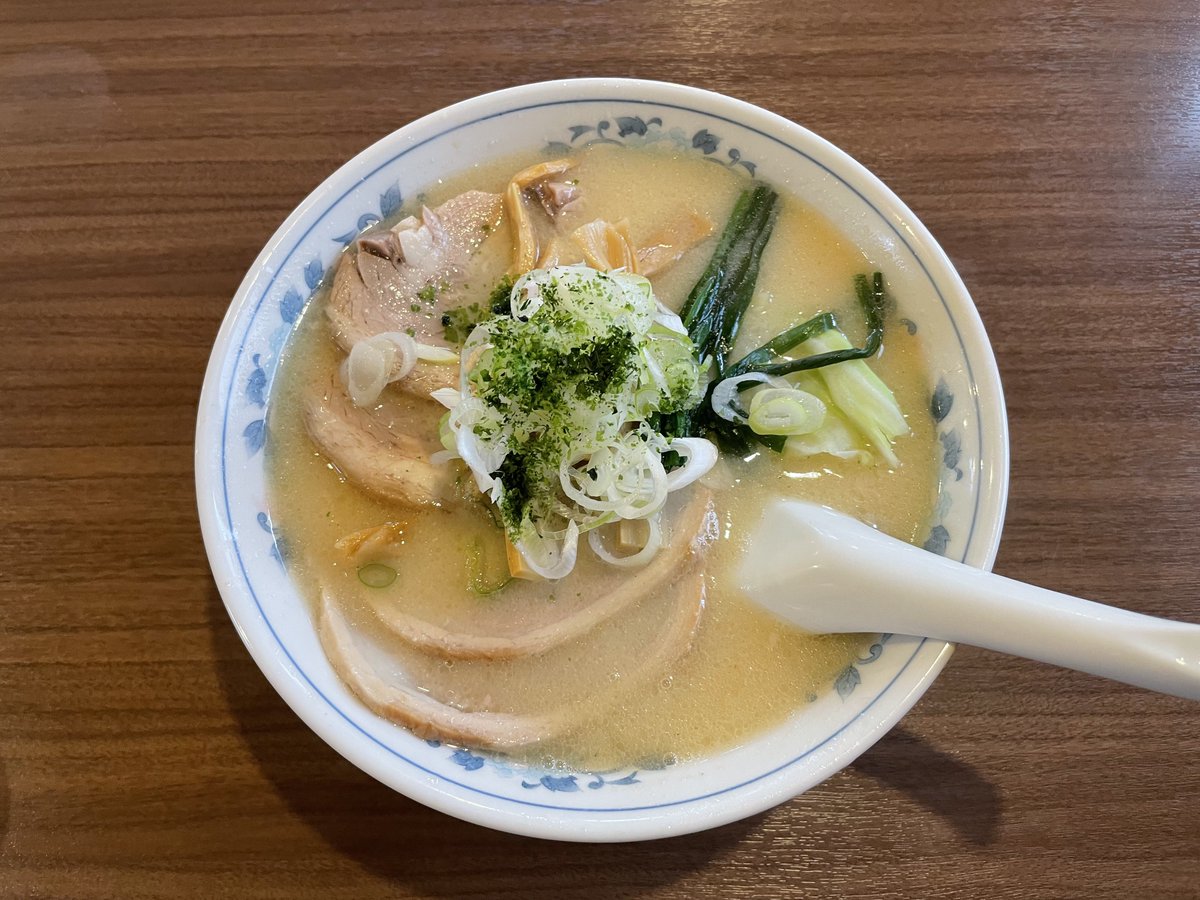 ring_nkhr's tweet photo. 101杯目、味よし愛子店・みそチャーシュー。
11日の昼！
安定のみそチャーシュー、美味いしボリュームあって最高〜！
何回食べても美味い！！！
しかしそろそろ暑くなってきて冷やしが食べたくなる季節だからいったん食べ納めかな？
ごちそうさまでした🍜 https://t.co/DETsg6pfFW
