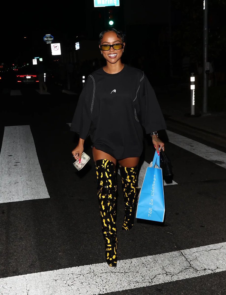 softblurss's tweet photo. Karrueche https://t.co/V1L8By91bD
