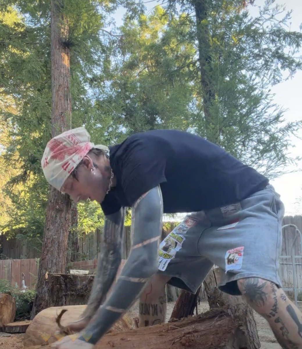 kingslayerkells's tweet photo. this feels like when he went live on insta a few years ago carving wooden boats https://t.co/hhWAPnC55K