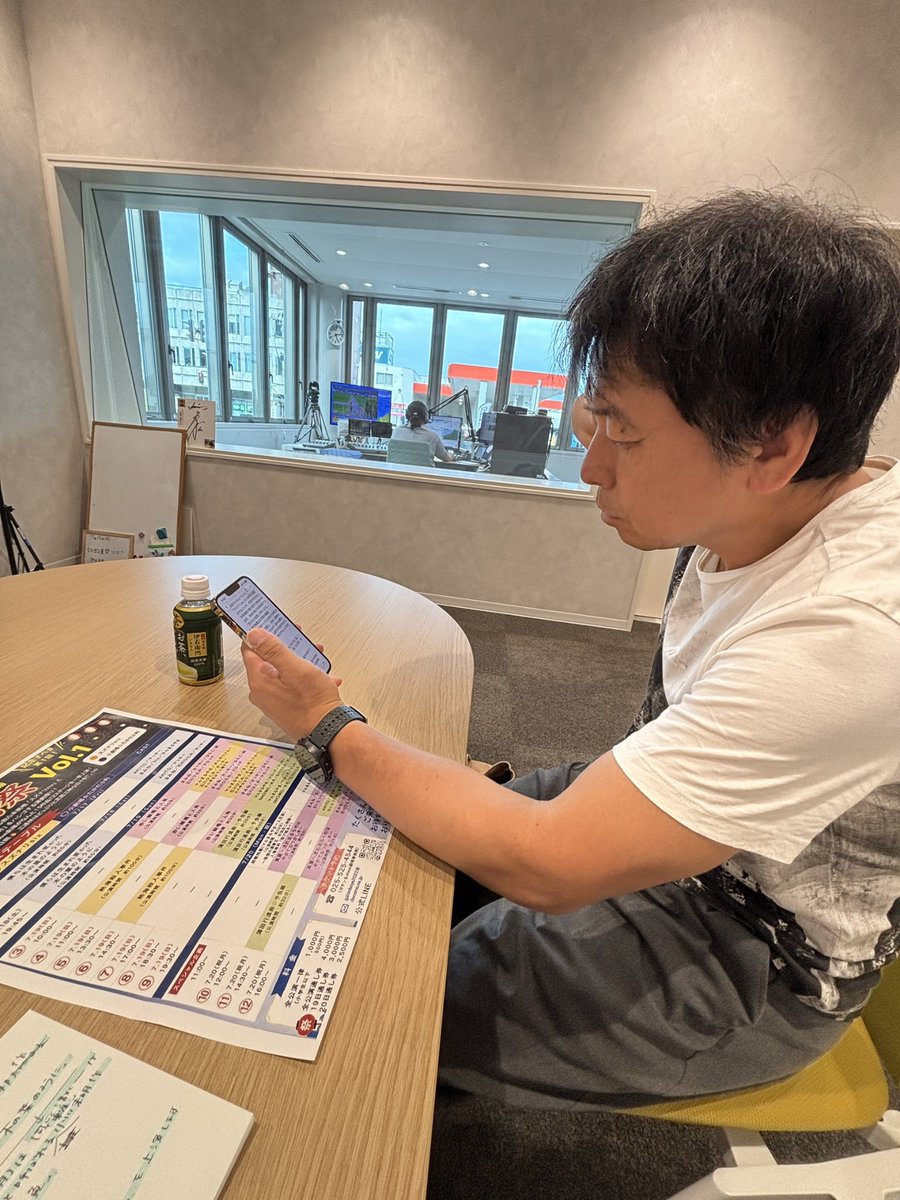 gatenboys2020's tweet photo. 昨夜は楽屋の最終通し稽古☝️二班しっかり返しました😄
地元のメディア・JCVとFM-Jに告知でガッキー&amp;石川ひとみが今回初出演☺️

果たして告知効果がどれだけ出るでしょうか☝️開幕まであと2日です!
今日は木の葉最終通し稽古🔥

#新潟演劇 https://t.co/6OZoSQsFOB