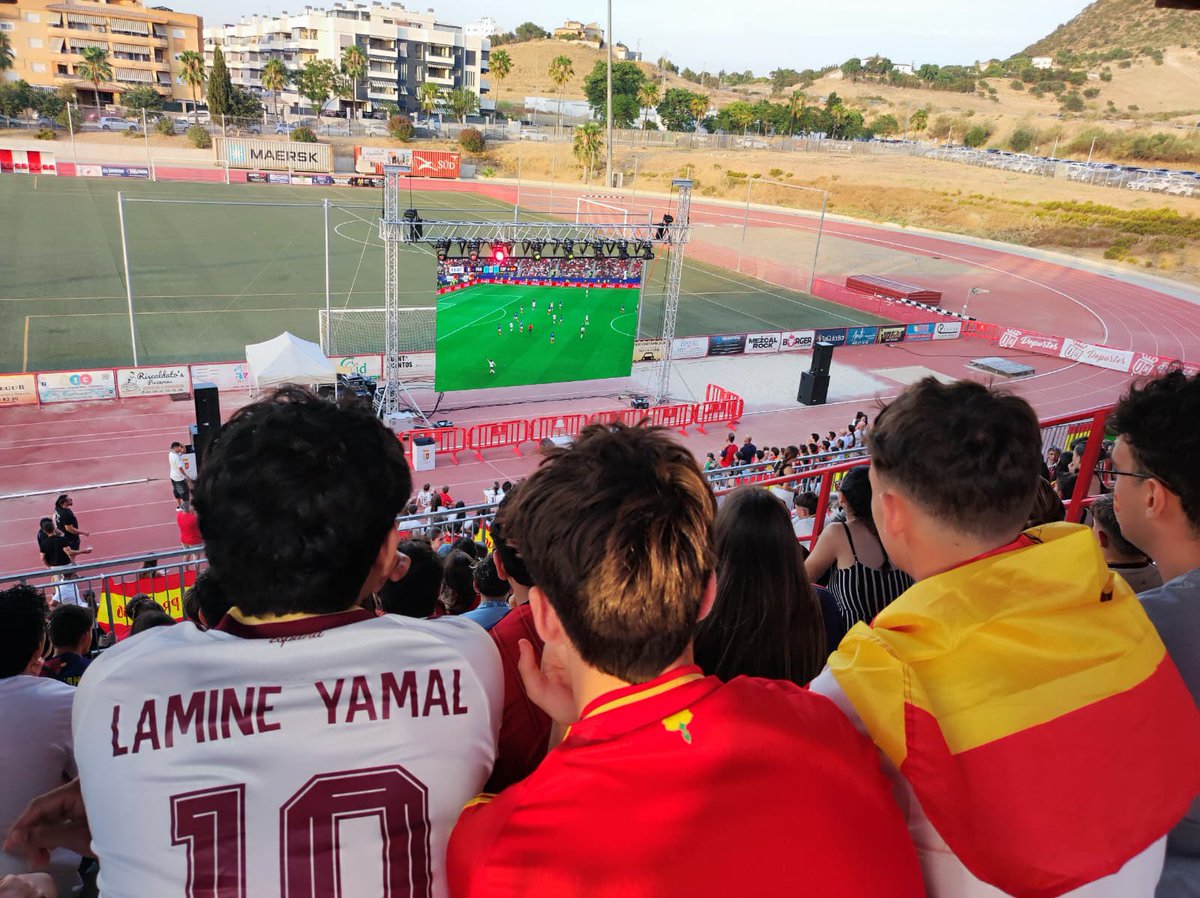 Ayto_Cartama's tweet photo. 🇪🇸 ¡ESTAMOS EN LA FINAL! 🙌🏻
Cientos de cartameños y cartameñas han disfrutado de esta noche histórica.
Os esperamos el domingo en la Ciudad Deportiva para celebrar la gran fiesta de la final del Mundial
Próximamente todos los detalles ⭐️
#cártama #mundial #ALaFinal https://t.co/h9PdQTgYkw