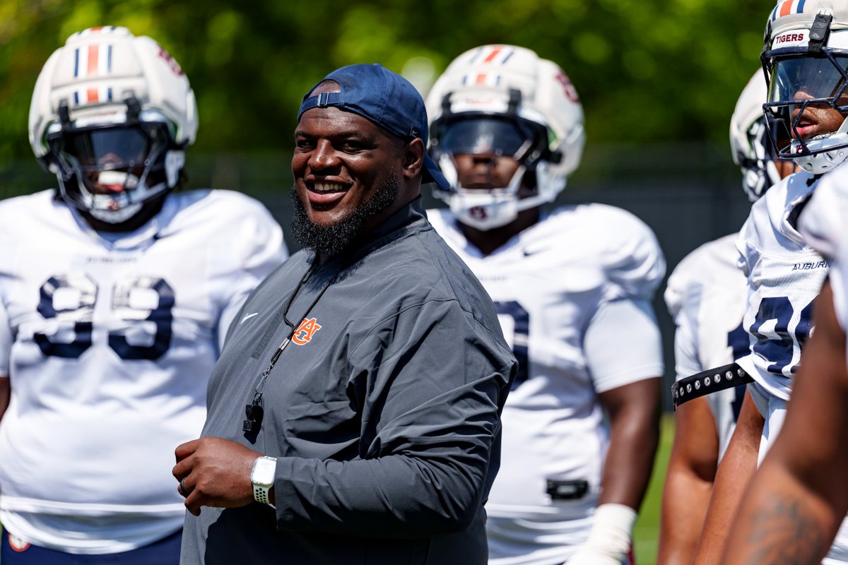 AuburnFootball's tweet photo. Happy Birthday, @CoachKingWill 🎉 https://t.co/ZdXp8ZFjaV
