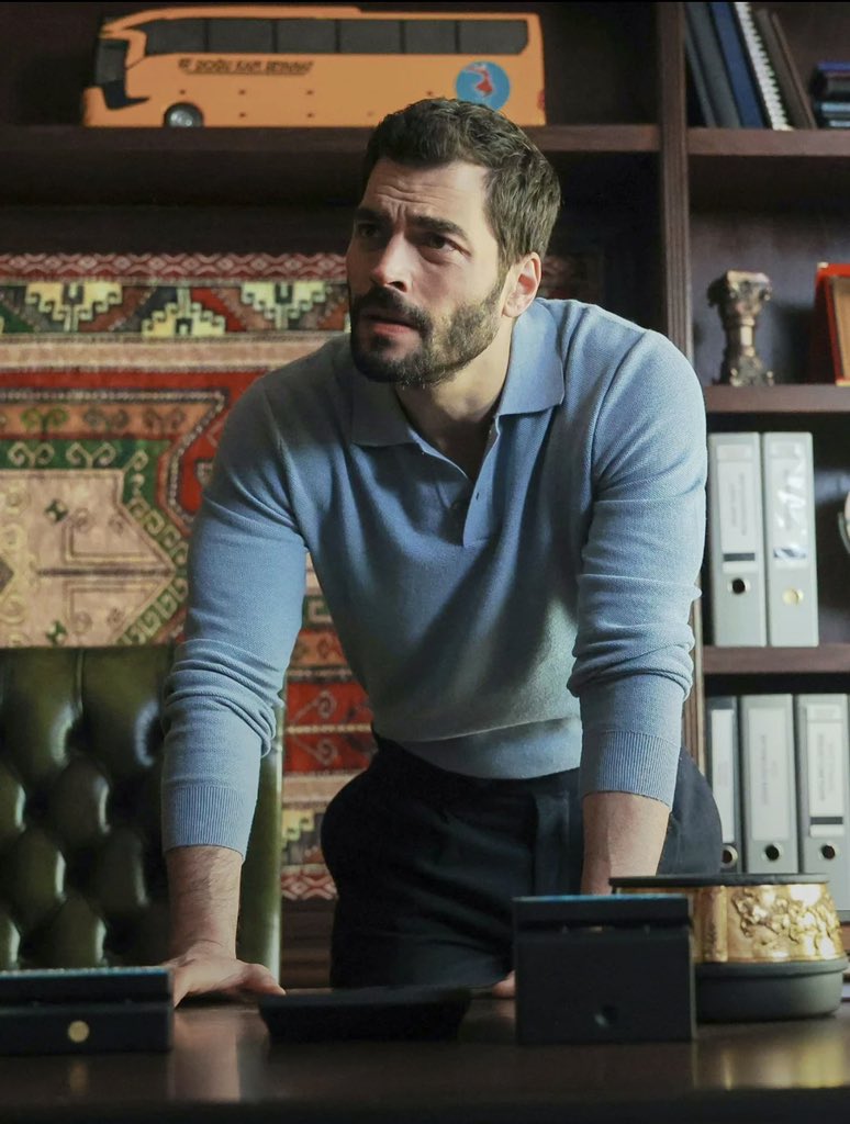 iamfateme98's tweet photo. avukat olup tuzak kurduk babamızın hakkı olan şirketin başına geçtik 
veliaht olup esenlerin başkanı da olduk 
şimdi de rakipleri devirip tahta geçip sultan olma vakti.😮‍💨
 #AkınAkınözü #Tuzak #Veliaht #AşkveTaht https://t.co/3ICJT40TwS