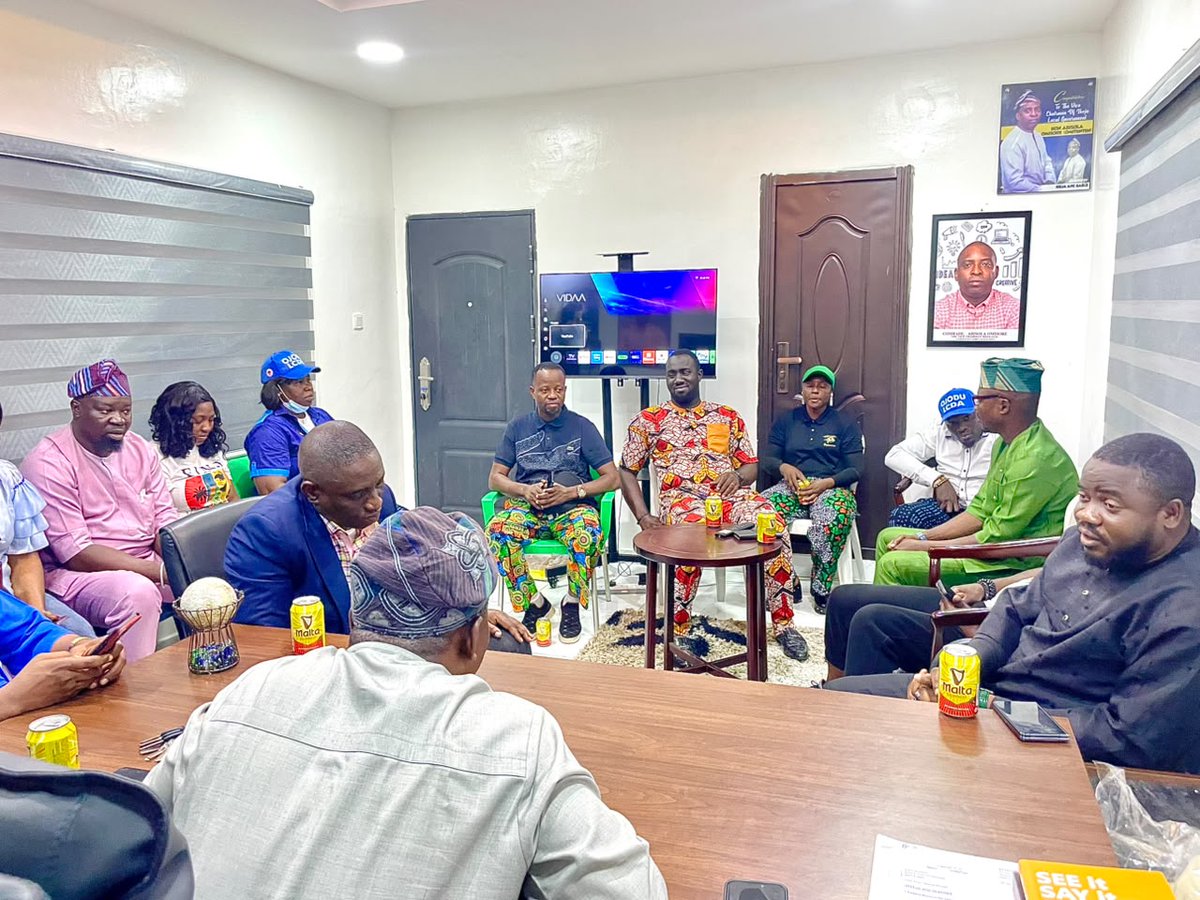 abiomiy's tweet photo. Today, I had the honour of hosting the G18—comprising councilors from Ikeja Local Government, Onigbongbon LCDA, and Ojodu LCDA—who paid me a heartfelt visit to commiserate with me over my recent loss and also celebrate my birthday.

Their presence, kind words, and unwavering ... https://t.co/hCl0MbJt52