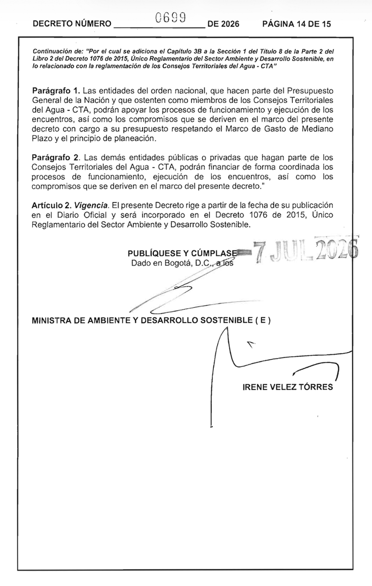 andresgilcaribe's tweet photo. ¡Lo logramos!

Hace varios años entendí que los conflictos por el agua no son únicamente problemas ambientales. Son conflictos por la democracia. Porque cuando las comunidades no participan en las decisiones sobre sus ríos, ciénagas, humedales o acuíferos, casi siempre terminan perdiendo frente a intereses más poderosos.

Por eso luchamos por años, para forzar al @MinAmbienteCo  en cabeza de sus distintas ministras a cumplir con el mandato de la Ley 2294/23 y materializara finalmente el decreto reglamentario. Para ello tuvimos que impulsar una Acción de Cumplimiento instaurada por el Procurador 34 Judicial I Ambiental y Agrario de Armenia, celebro la expedición del decreto que reglamenta los Consejos Territoriales del Agua.

Este decreto convierte en realidad una herramienta que permitirá reunir, alrededor de una misma mesa, a comunidades indígenas, campesinas, afrodescendientes, pescadores, acueductos comunitarios, organizaciones sociales, academia, autoridades ambientales, entidades territoriales y sectores productivos para dialogar sobre el futuro del agua y del territorio.

Después de recorrer durante años territorios como la Ciénaga Grande de Santa Marta, donde el agua ha sido motivo de conflicto, abandono y exclusión, creo profundamente que la gobernanza no puede construirse desde un escritorio en Bogotá. Debe construirse escuchando a quienes conocen el territorio porque lo viven todos los días.

Ahora viene el reto más importante: que estos Consejos no sean un simple decreto, sino escenarios vivos de participación, diálogo y construcción colectiva capaces de transformar la manera en que Colombia se relaciona con el agua.