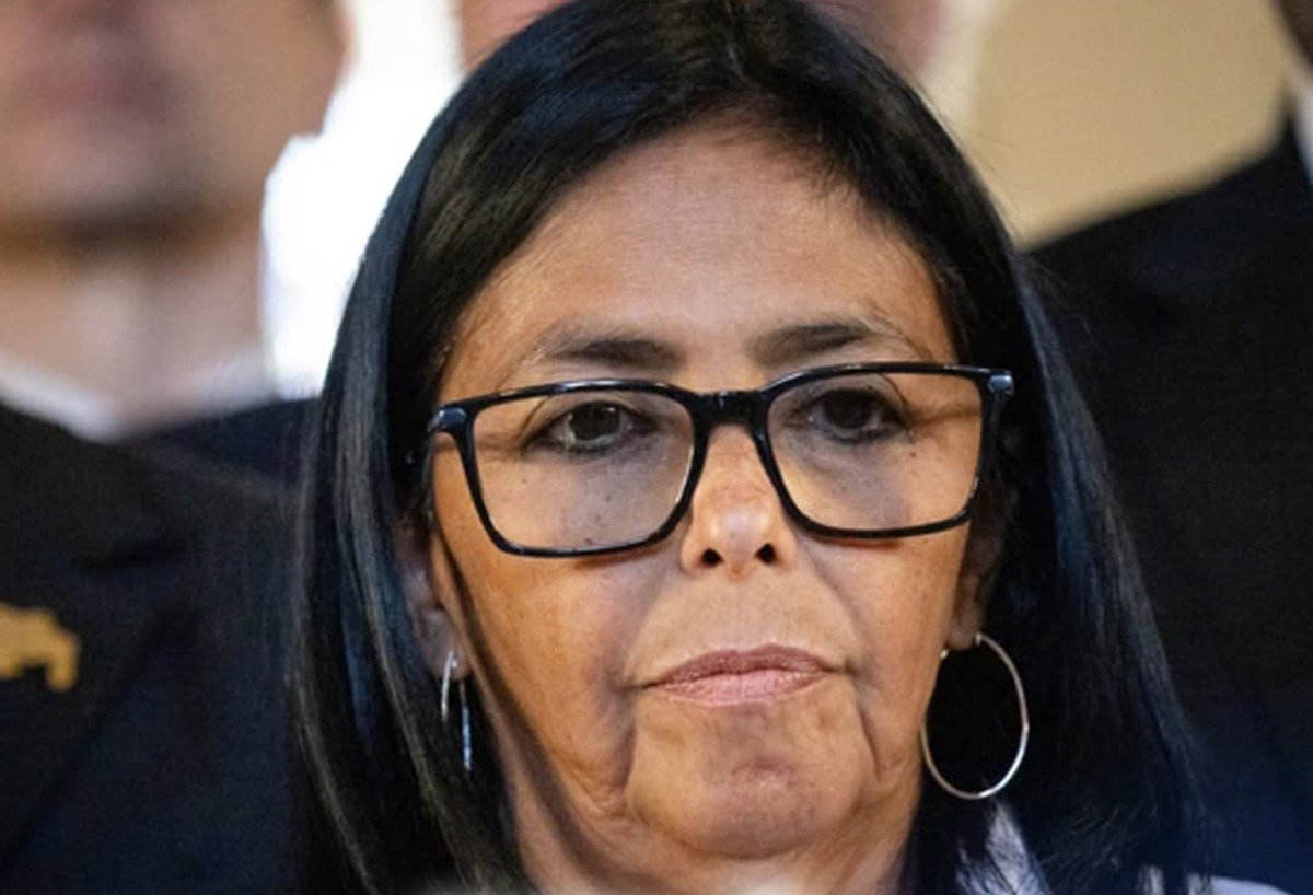 Octoper04's tweet photo. VERGA, QUE VAINA PARA FEA, NO ME LA COGERÍA NI QUE ESTUVIERA BORRACHO, QUE COSA TAN HORRIBLE, 🤮🤮🤮🤮🤮🤮🤮🤮 https://t.co/ybDqYR51uX