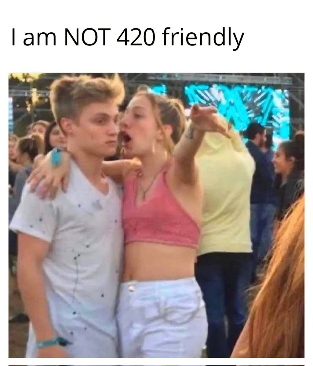 therealikedeez's tweet photo. Nobody:

White women on dating sites: https://t.co/4OYY11MZWF